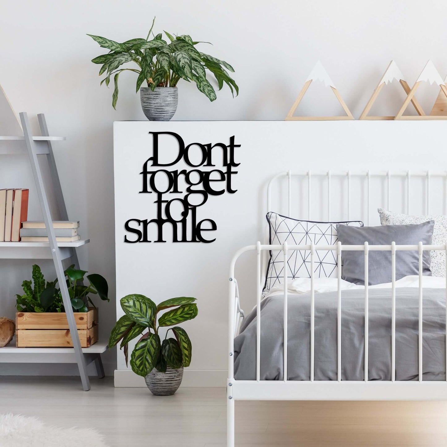 Smile Reminder Wall Art metal decor with "Don't Forget to Smile" phrase.